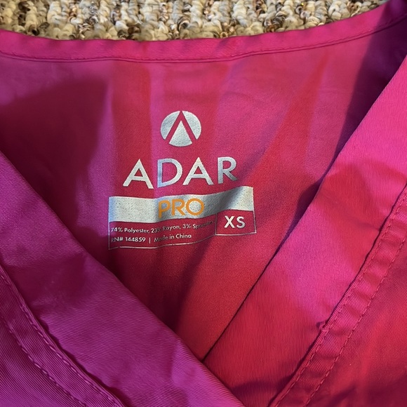 Adar Scrub Top - Picture 2 of 3